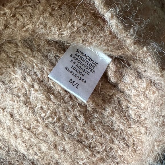 Isalis Sweater M/L NWT - Picture 5 of 5